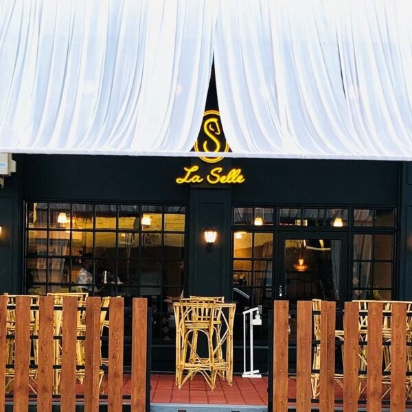La Selle Restaurant Bar & Cafe