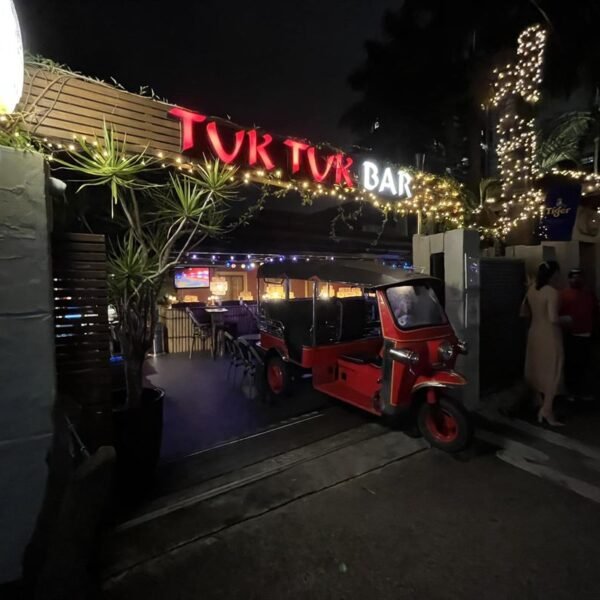 Tuk tuk bar & restaurant